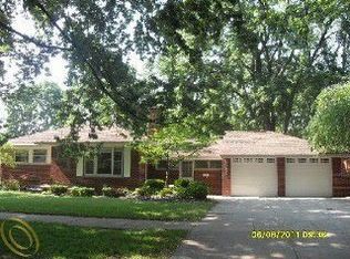22412 Rosedale St, Saint Clair Shores, MI 48080