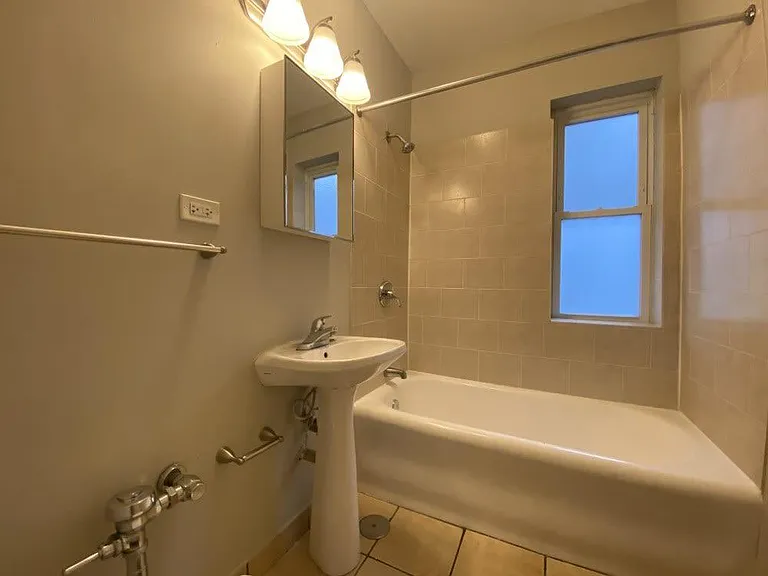 1261 W Argyle — Photo 26