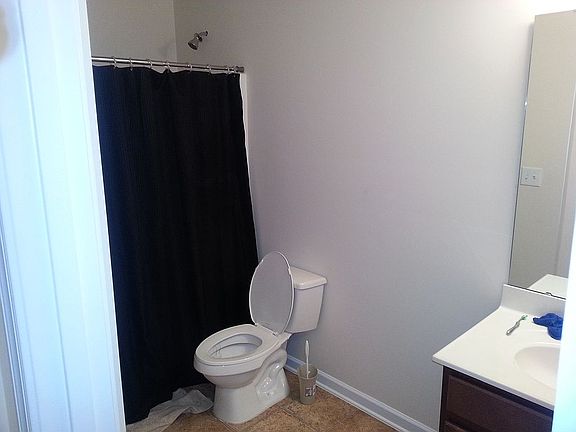 FULL BATHROOM 3