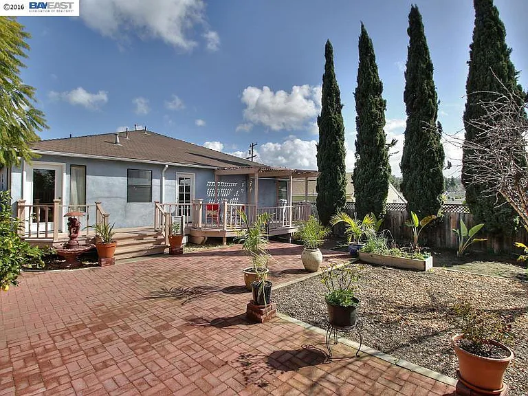 22215 Cameron St — Photo 21