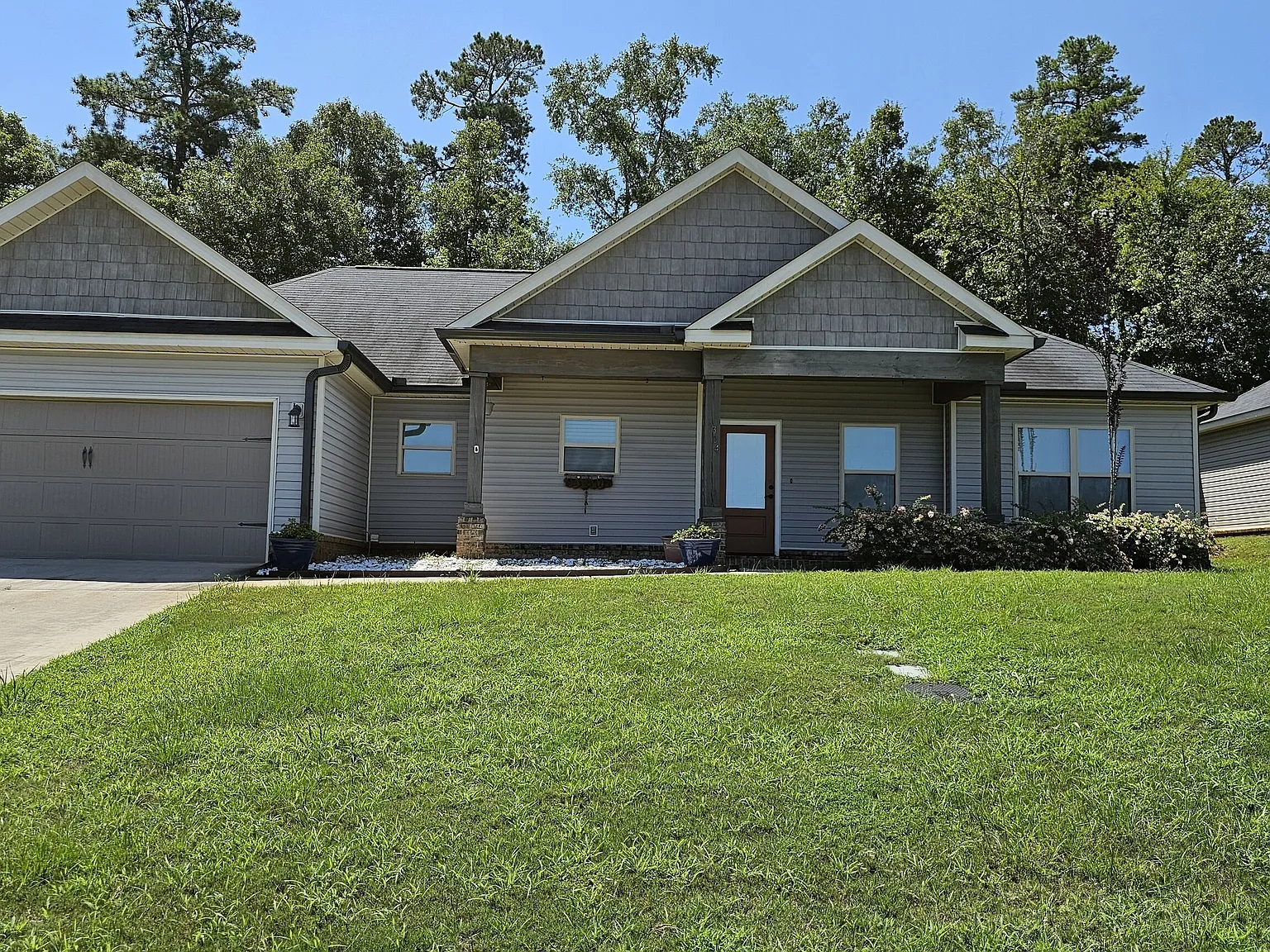 3 bed, 2.0 bath, 1500 sqft, $2,000 — Photo 1