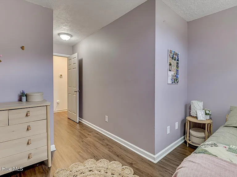 1084 Severn Dr — Photo 25