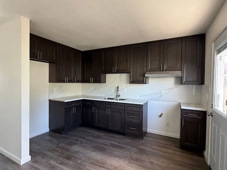 431 S G St — Photo 4