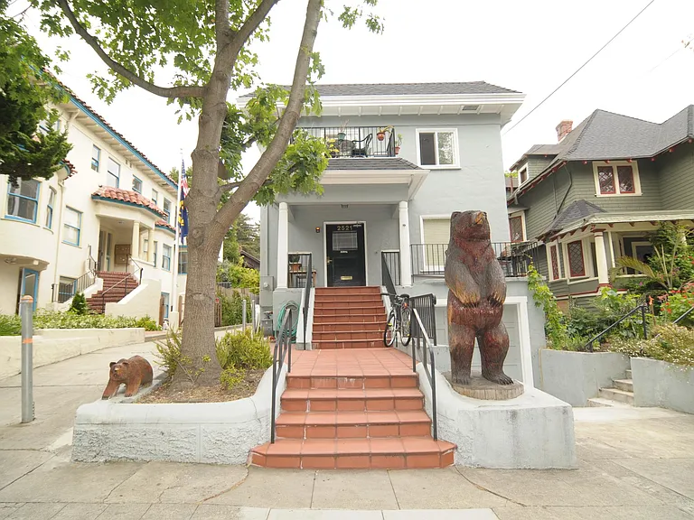 2519 College Ave — Photo 2