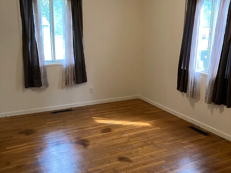 2201 SE Swygart St — Photo 5