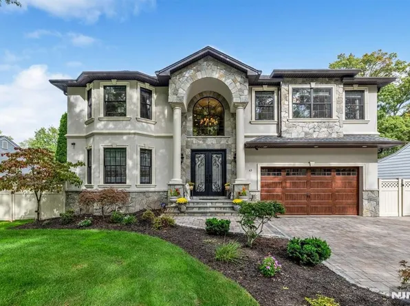 43 Ferndale Rd, Paramus, NJ 07652