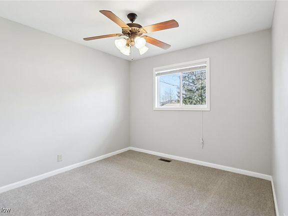 5th image of 499 Robinhood Dr