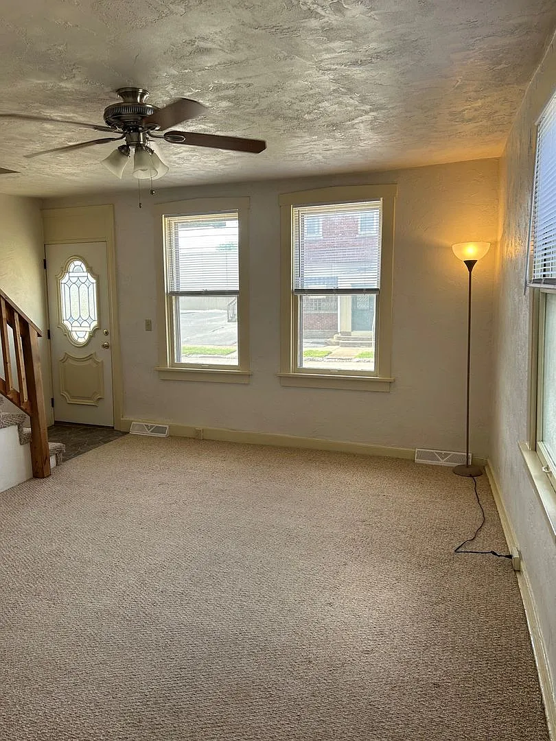 2 Bed 1 Bath — Photo 3