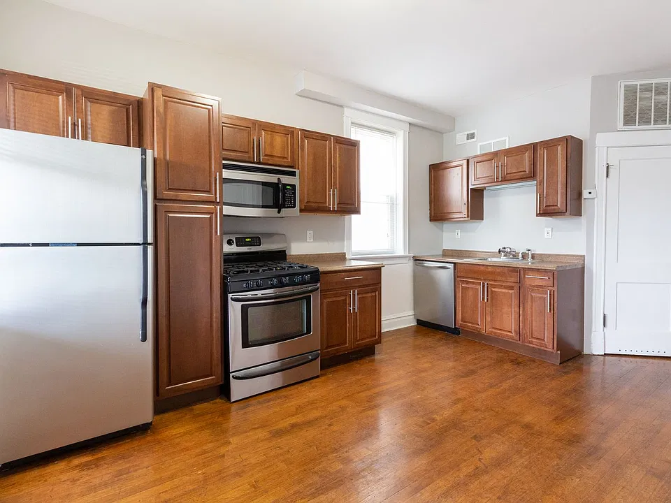 Arg Llc, 2848 W. Barry Series