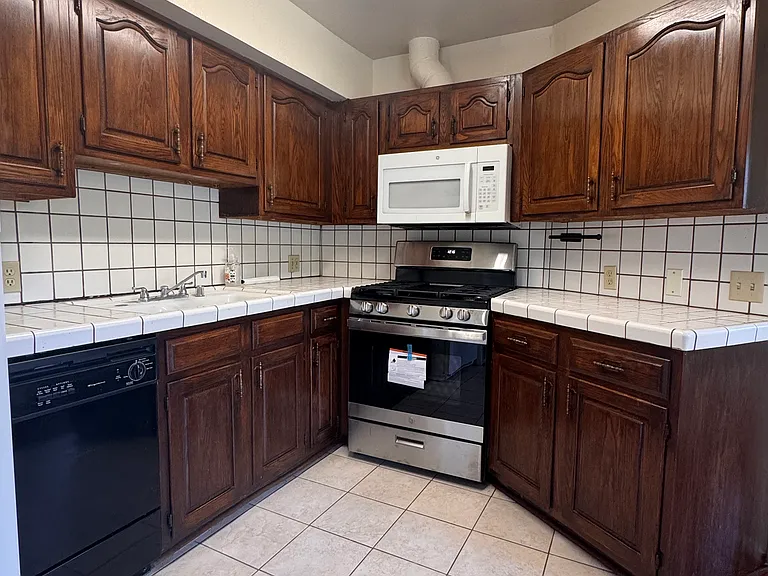 4267 Beverly Glen Blvd #203 — Photo 8