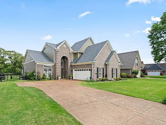 4th image of 235 Fairoaks Dr