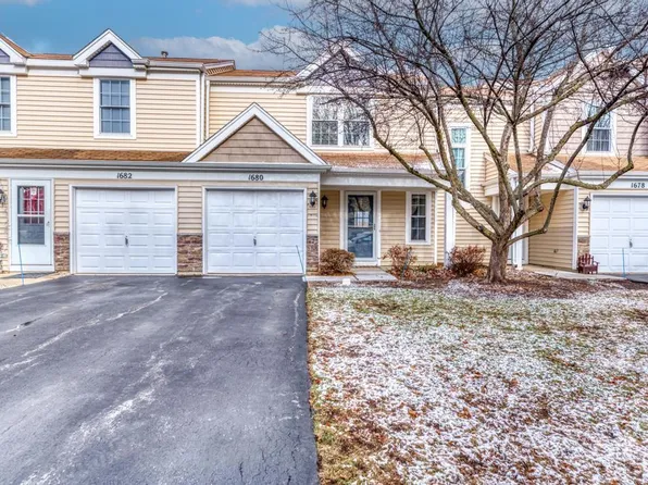 1680 Pebble Beach Cir, Elgin, IL 60123