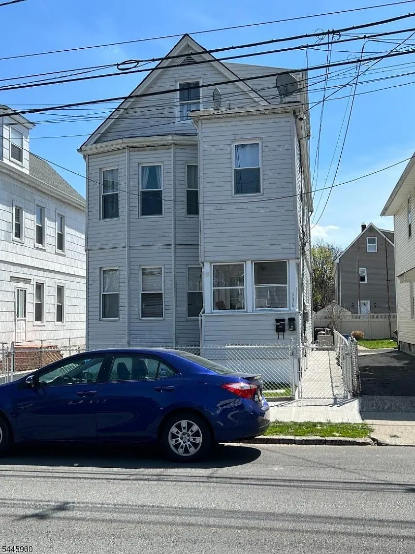 2 bed, 1.0 bath, $2,200 — Photo 1