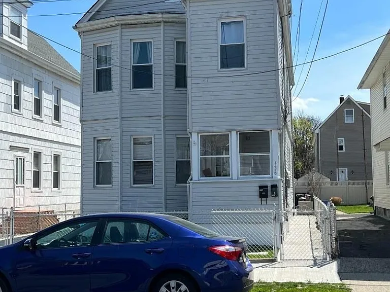 136 Division Ave — Photo 1