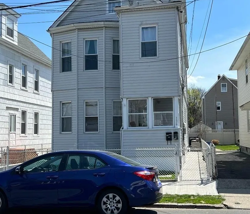 136 Division Ave