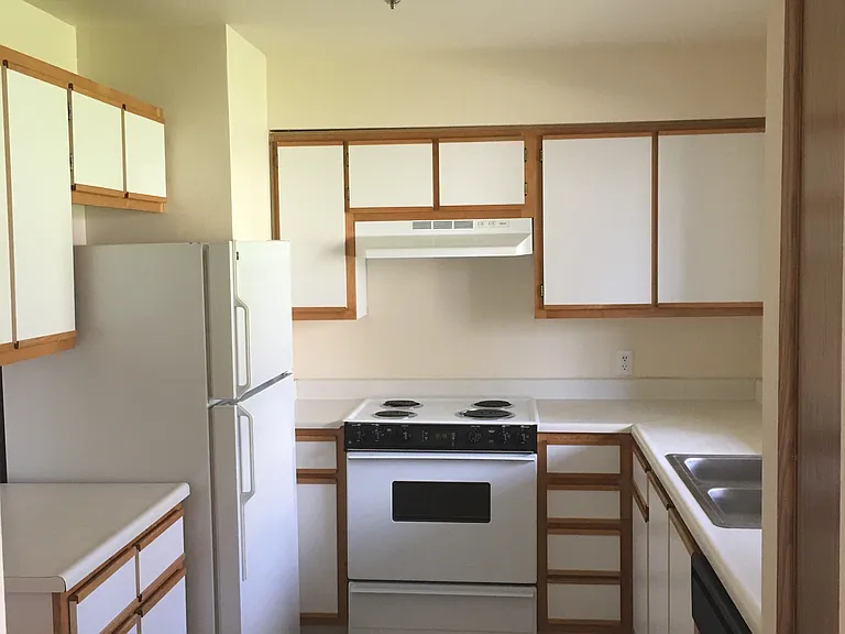 Cloverdale Apartments — Photo 11