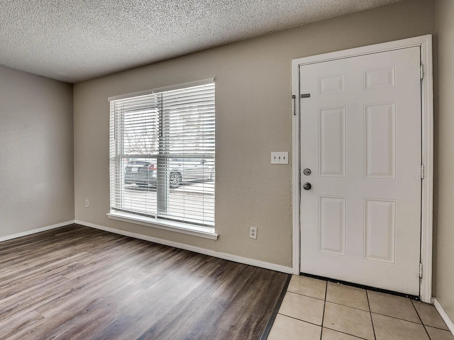 2 bed, 1.5 bath, 1050 sqft, $1,100 — Photo 4