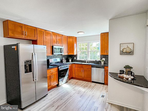 3rd image of 52 Woodfield Dr