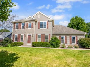 1393 Clearwater Dr, Oconomowoc, WI 53066