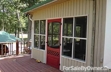 Screened Porch
						:
						Screened porch from the lake side.
