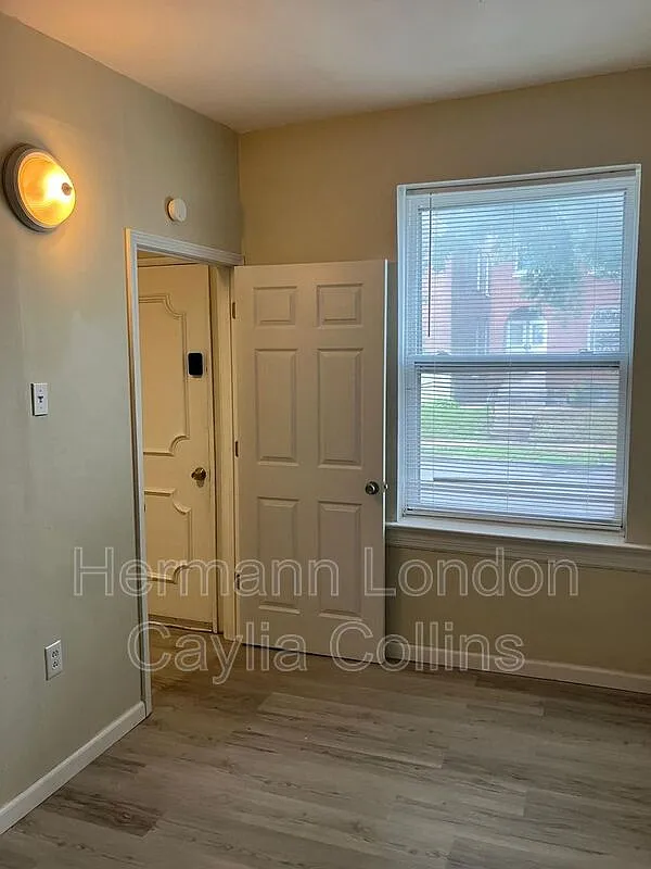 2 bed, 1.0 bath, 945 sqft, $1,275 — Photo 2