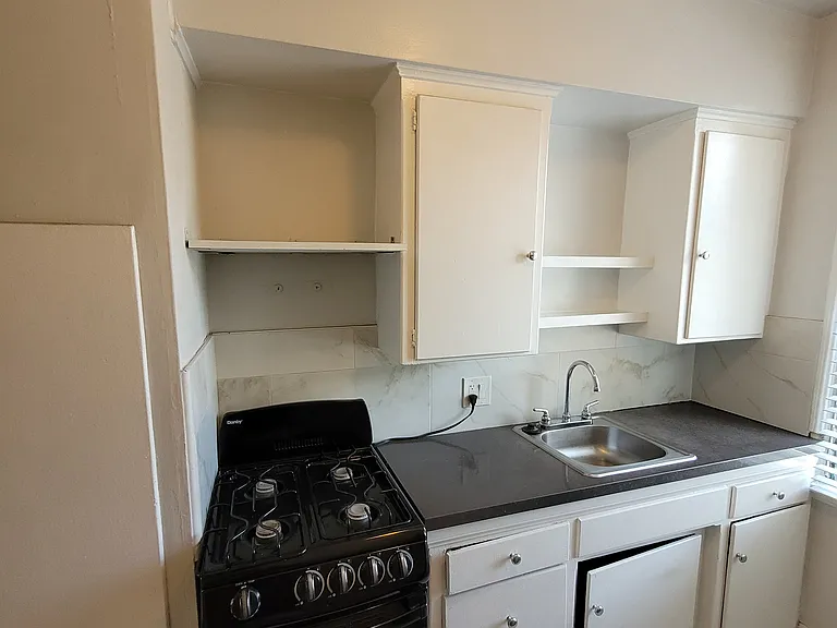 Oakhurst Apartments — Photo 18