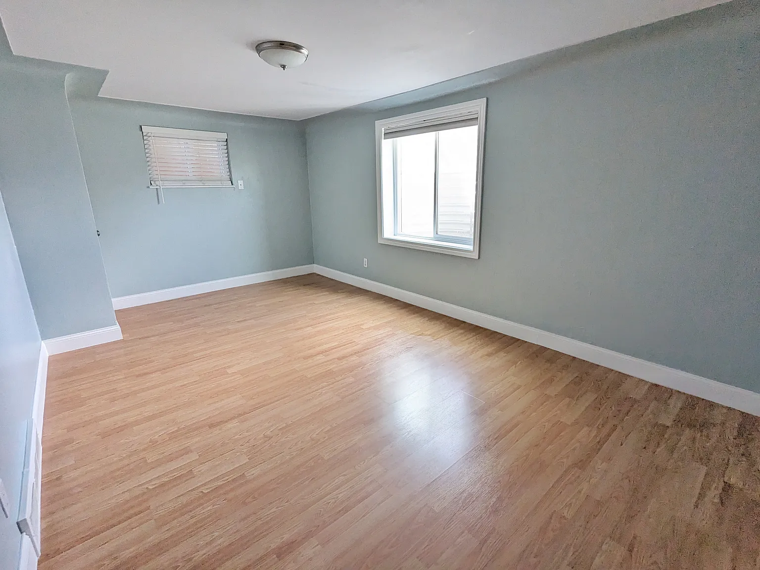 2 bed, 1100 sqft, $2,095 — Photo 2