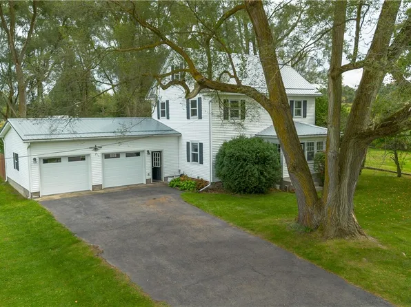 2870 W Walworth Rd, Macedon, NY 14502
