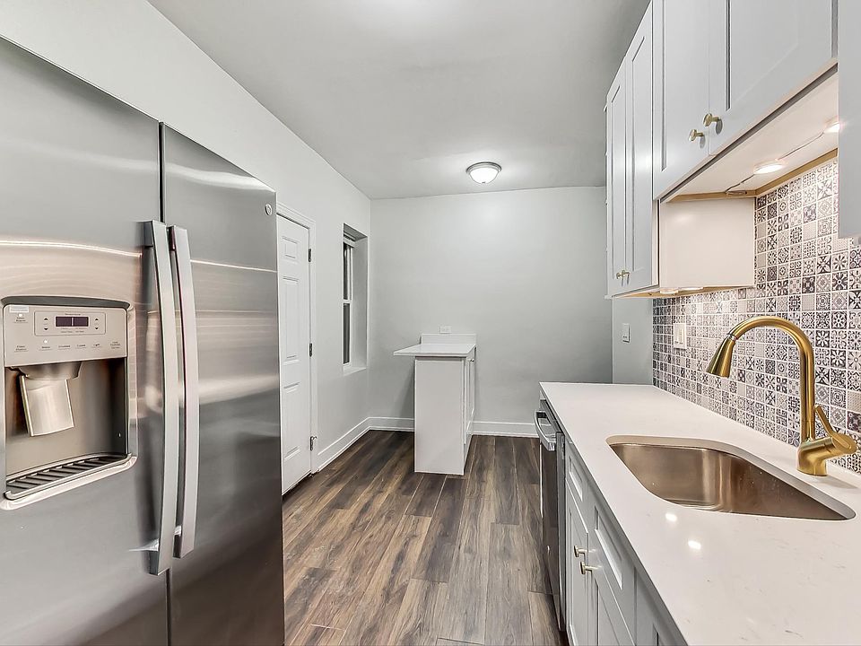 1st image of 1064 W Granville Ave #12