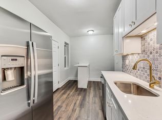 1064 W Granville Ave #12, Chicago, IL 60660