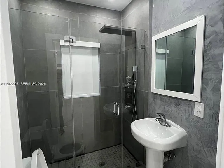 1015 S 17th Ave #8 — Photo 6