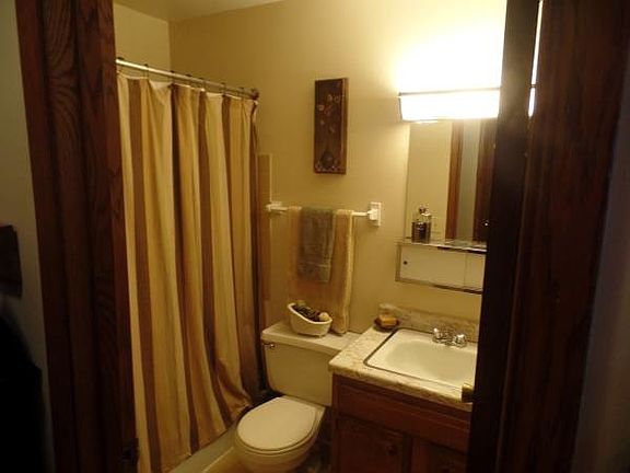 3rd image of 2533 N Oakland Ave APT 320
