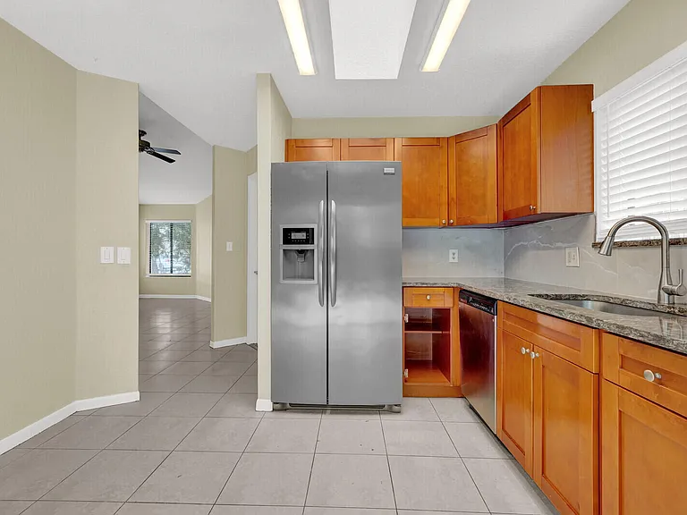 5864 Strawberry Lakes Cir — Photo 8