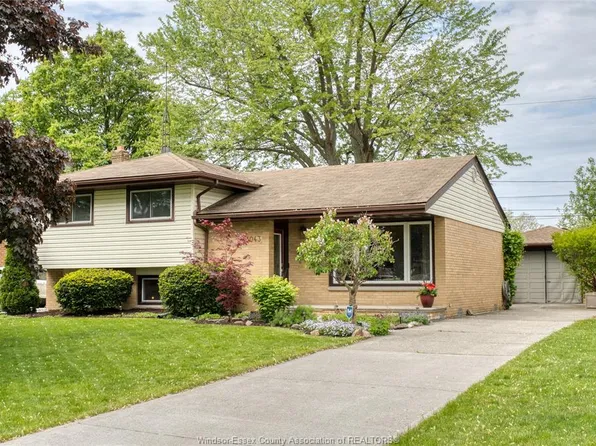 1043 Westchester Dr, Windsor, ON N8S 3Z1