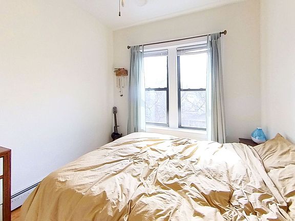 4th image of 1900-10 W Berteau Ave #4201-03