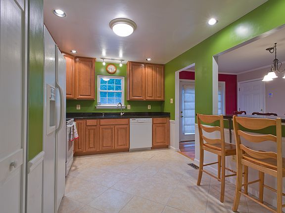 4th image of 1317 Bayshire Ln