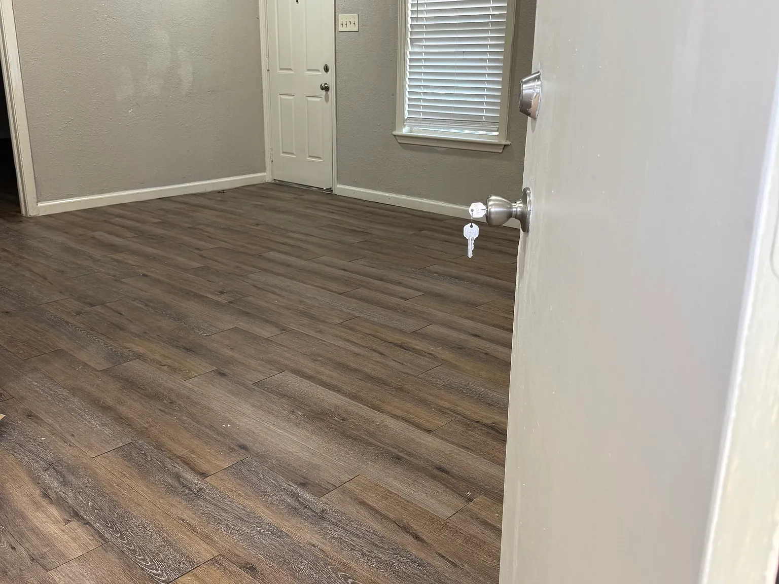1103 Avenue A — Photo 1