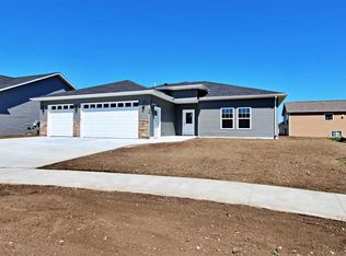 34 Mulberry Loop, Minot, ND 58703