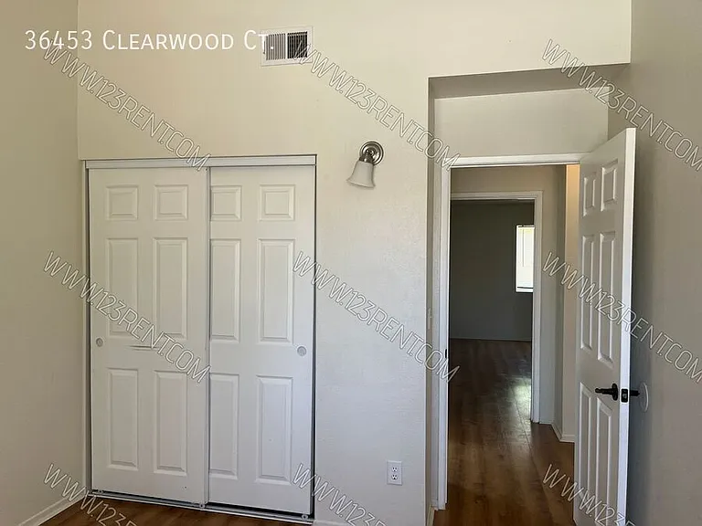 36453 Clearwood Ct — Photo 16