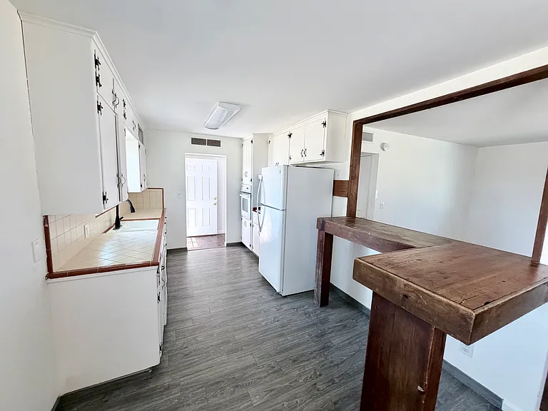 548 N Armstrong Ave — Photo 5