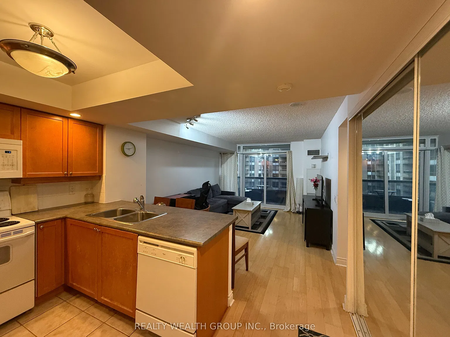 Triomphe East Tower By Tridel — Photo 3