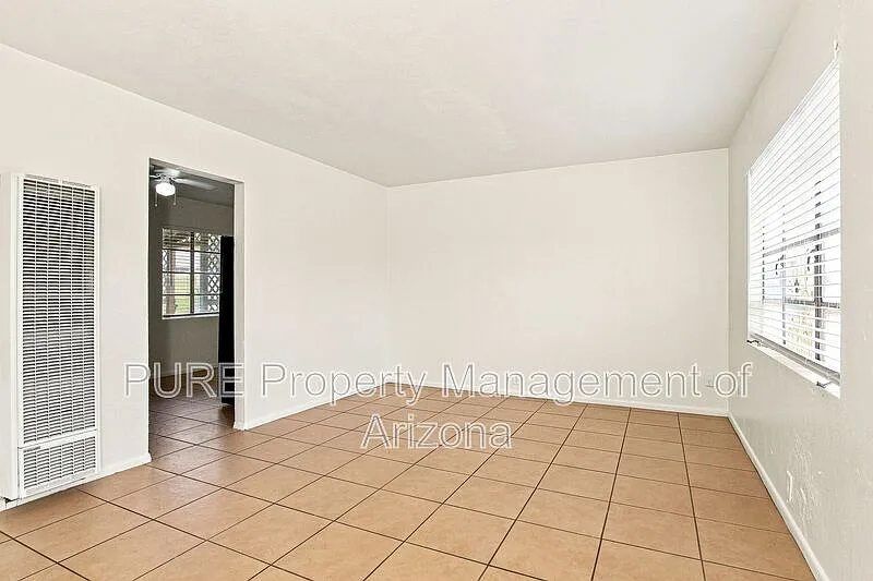 2 bed, 1.0 bath, 1000 sqft, $1,295 — Photo 3