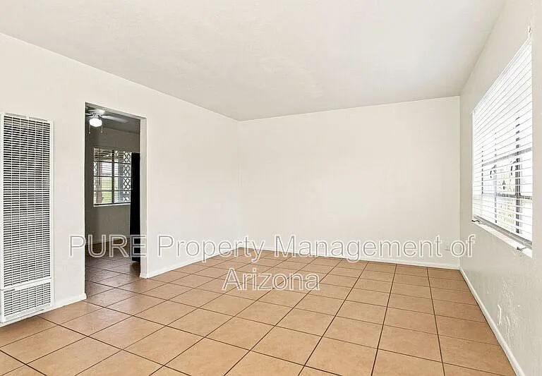 1251 E Rose Ln — Photo 3