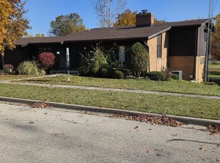 1546 Wheeler St, Woodstock, IL 60098