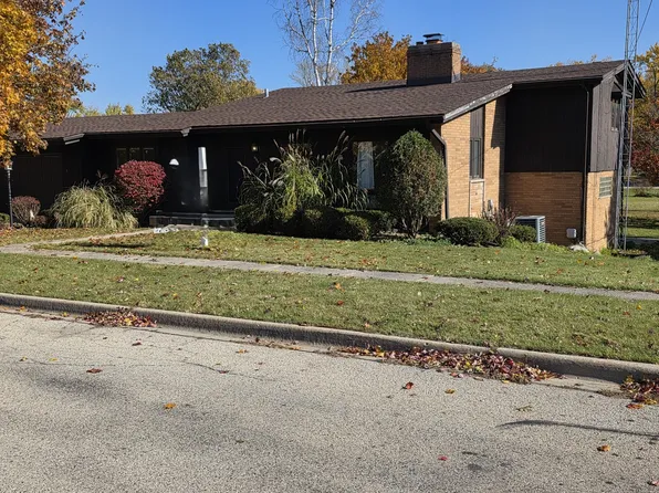 1546 Wheeler St, Woodstock, IL 60098