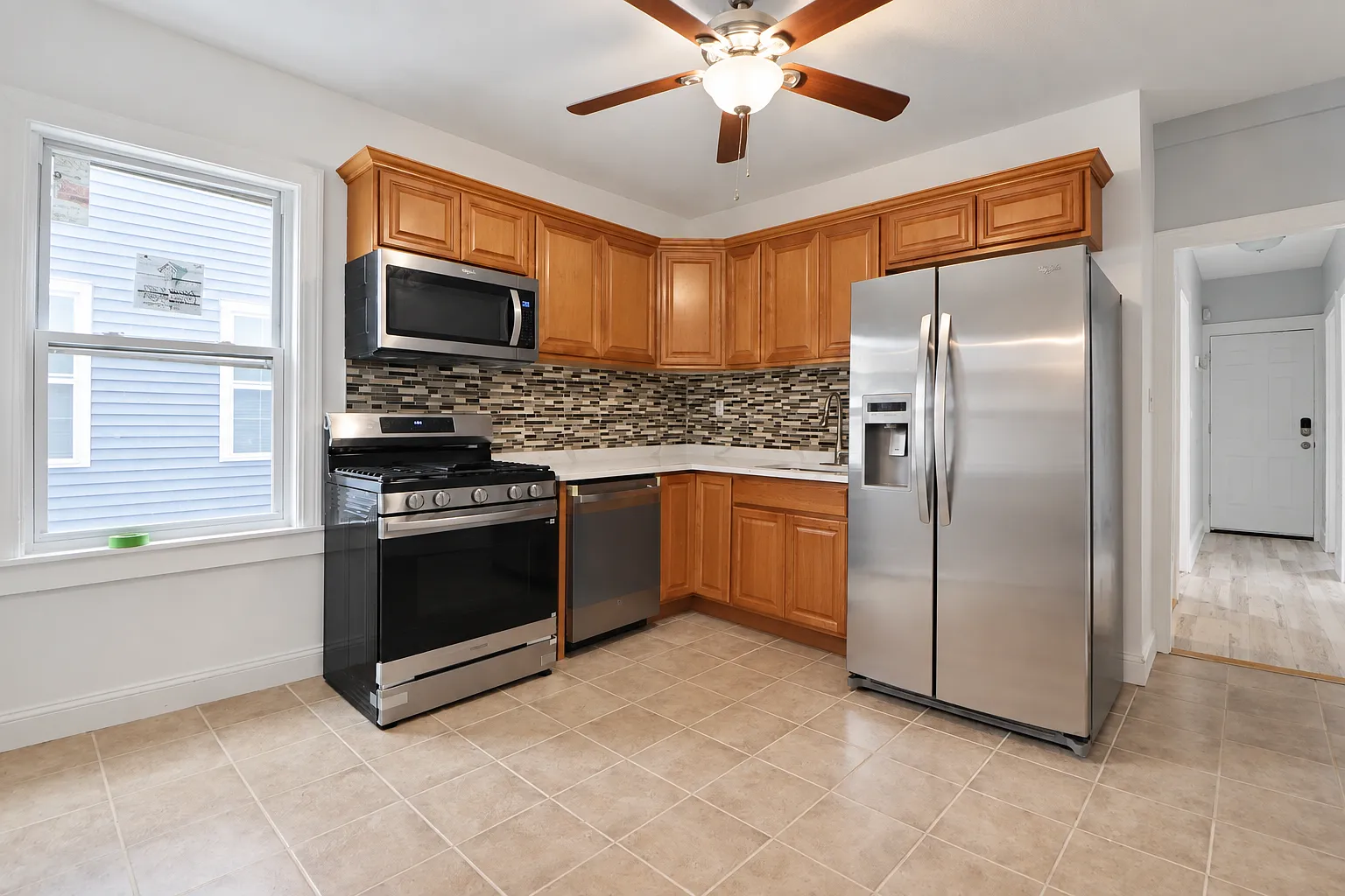 3 bed, 1150 sqft, $3,500 — Photo 3