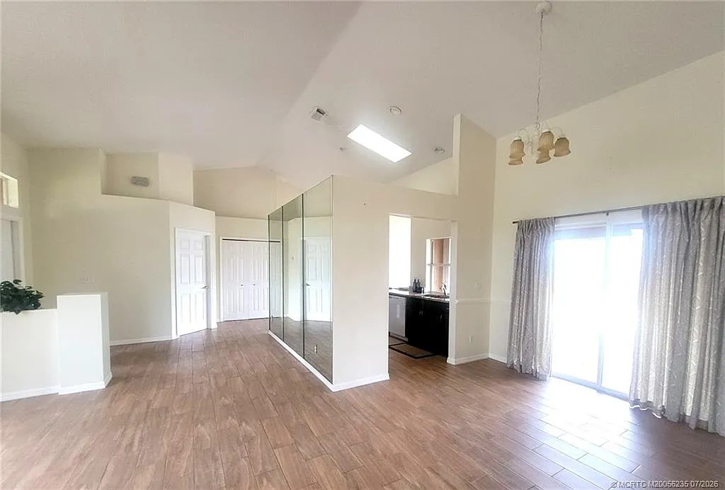 3 bed, 2.0 bath, 1676 sqft, $2,375 — Photo 3