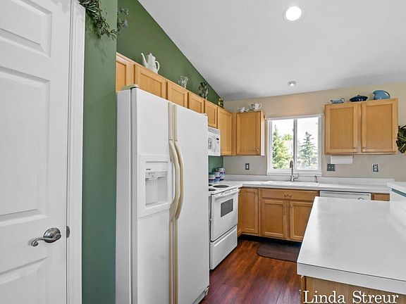 5th image of 10276 Sentry Rd