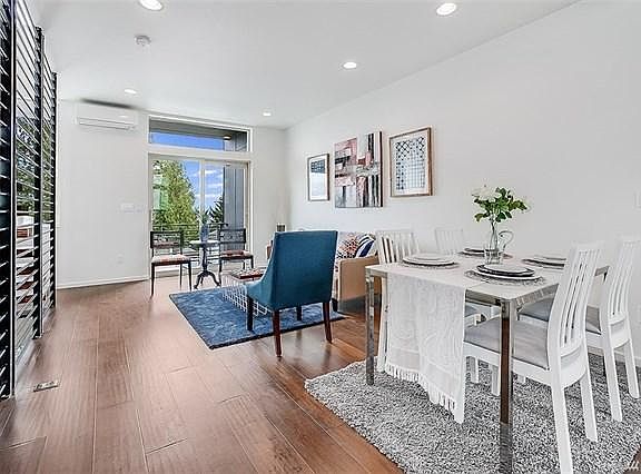 Open flow floor plan great for entertaining.