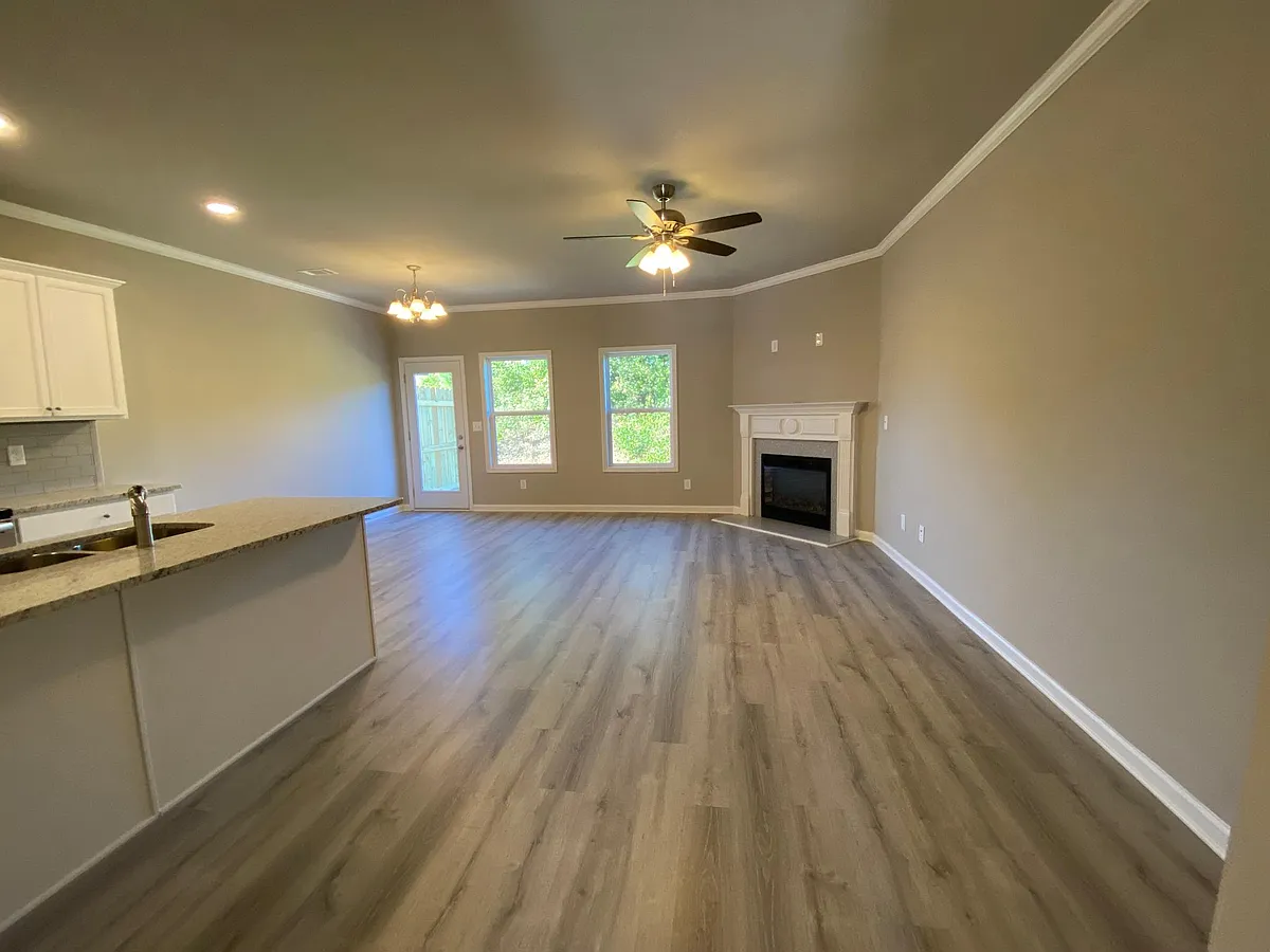 Building Photo - 3642 Acorn Dr